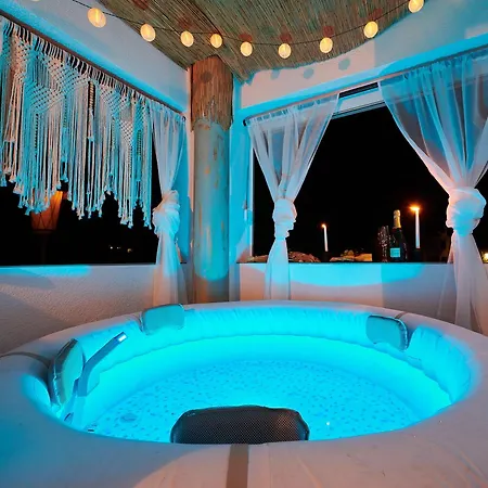 Casa Nabu Bohemian Lakeside Terraced Apartment. 크롬펜돌프