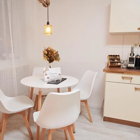 Casa Nabu Bohemian Lakeside Terraced Apartment.