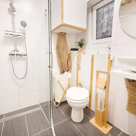 Casa Nabu Bohemian Lakeside Terraced Apartment. *