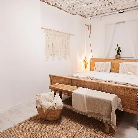 Casa Nabu Bohemian Lakeside Terraced Apartment.