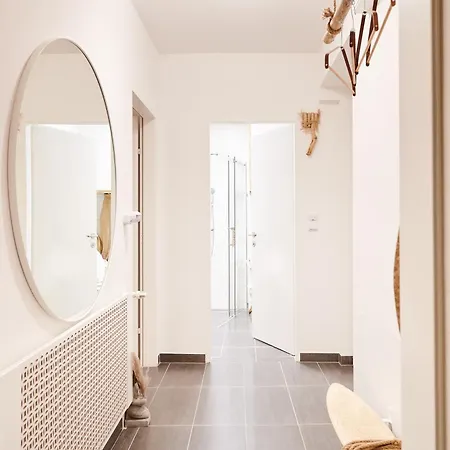 Casa Nabu Bohemian Lakeside Terraced Apartment. * Krumpendorf