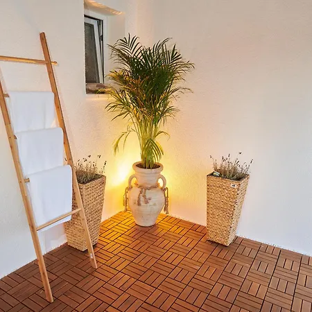 Casa Nabu Bohemian Lakeside Terraced Apartment.