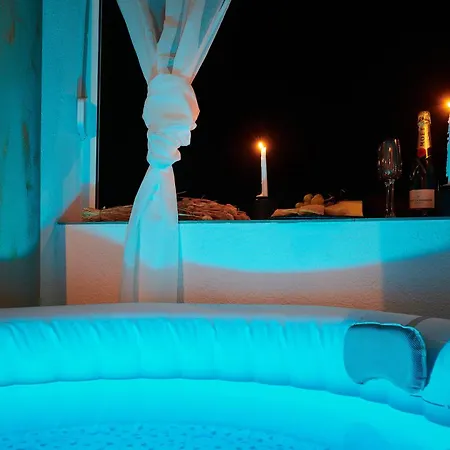 Casa Nabu Bohemian Lakeside Terraced Apartment. * 크롬펜돌프