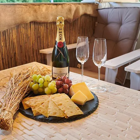 Casa Nabu Bohemian Lakeside Terraced Apartment. 아파트 크롬펜돌프