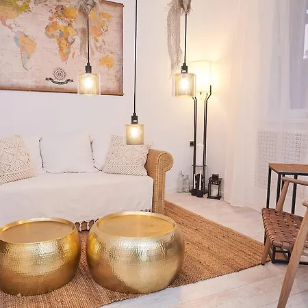 Casa Nabu Bohemian Lakeside Terraced Apartment. 아파트