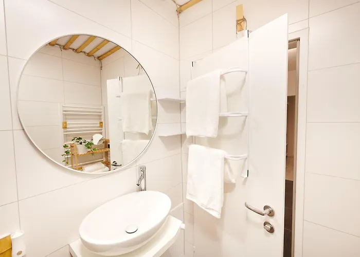 Casa Nabu Bohemian Lakeside Terraced Apartment. *