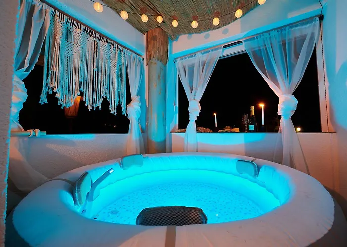 Casa Nabu Bohemian Lakeside Terraced Apartment. Крумпендорф