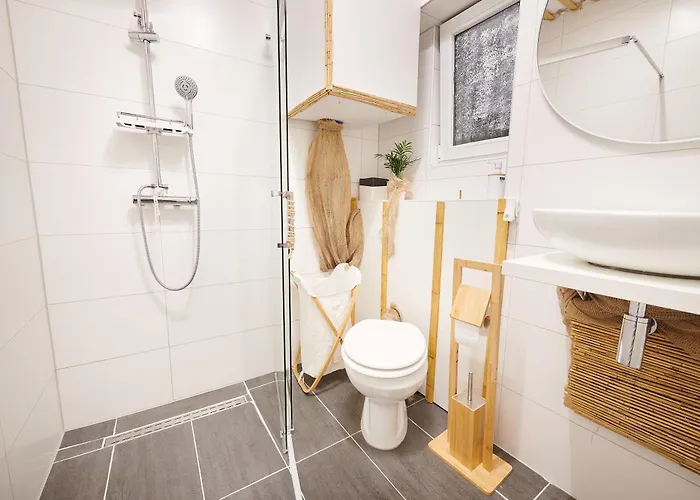 Casa Nabu Bohemian Lakeside Terraced Apartment. *