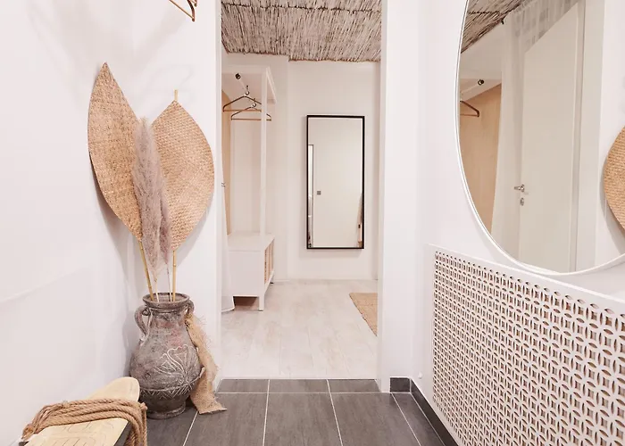 Casa Nabu Bohemian Lakeside Terraced Apartment. Krumpendorf