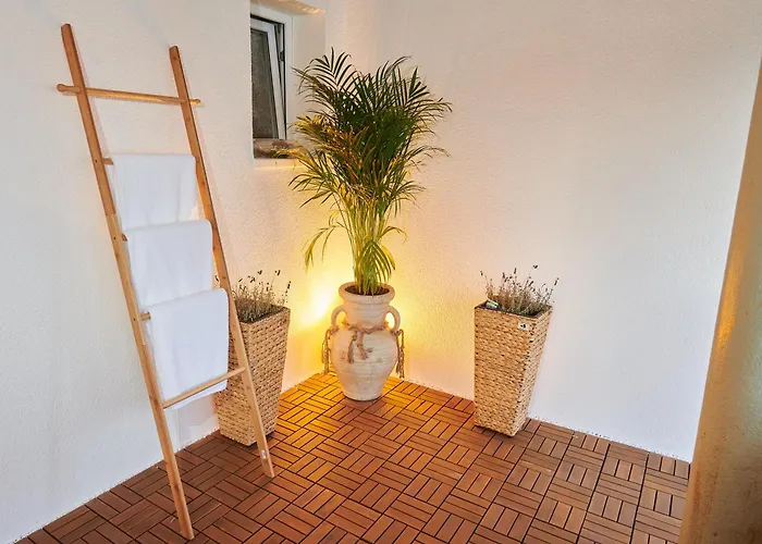 Casa Nabu Bohemian Lakeside Terraced Apartment.